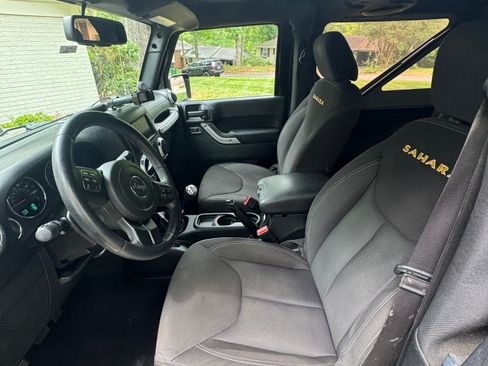 Used 2014 Jeep Wrangler Sahara w/ Connectivity Group AWD/4WD image 15