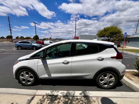 Used 2019 Chevrolet Bolt LT FWD image 1
