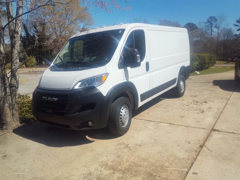 Used 2024 RAM ProMaster 2500 w/ Convenience Group image 1