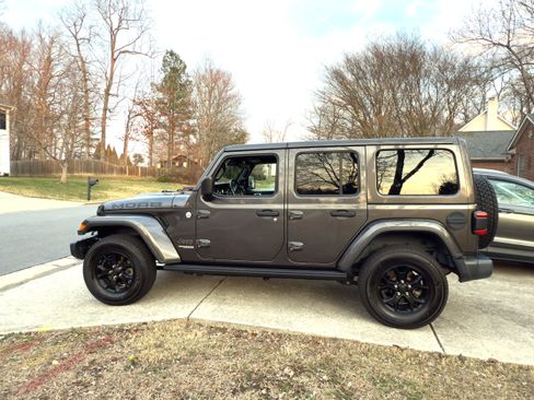 Used 2019 Jeep Wrangler Unlimited Sahara w/ Quick Order Package 24M Moab image 6