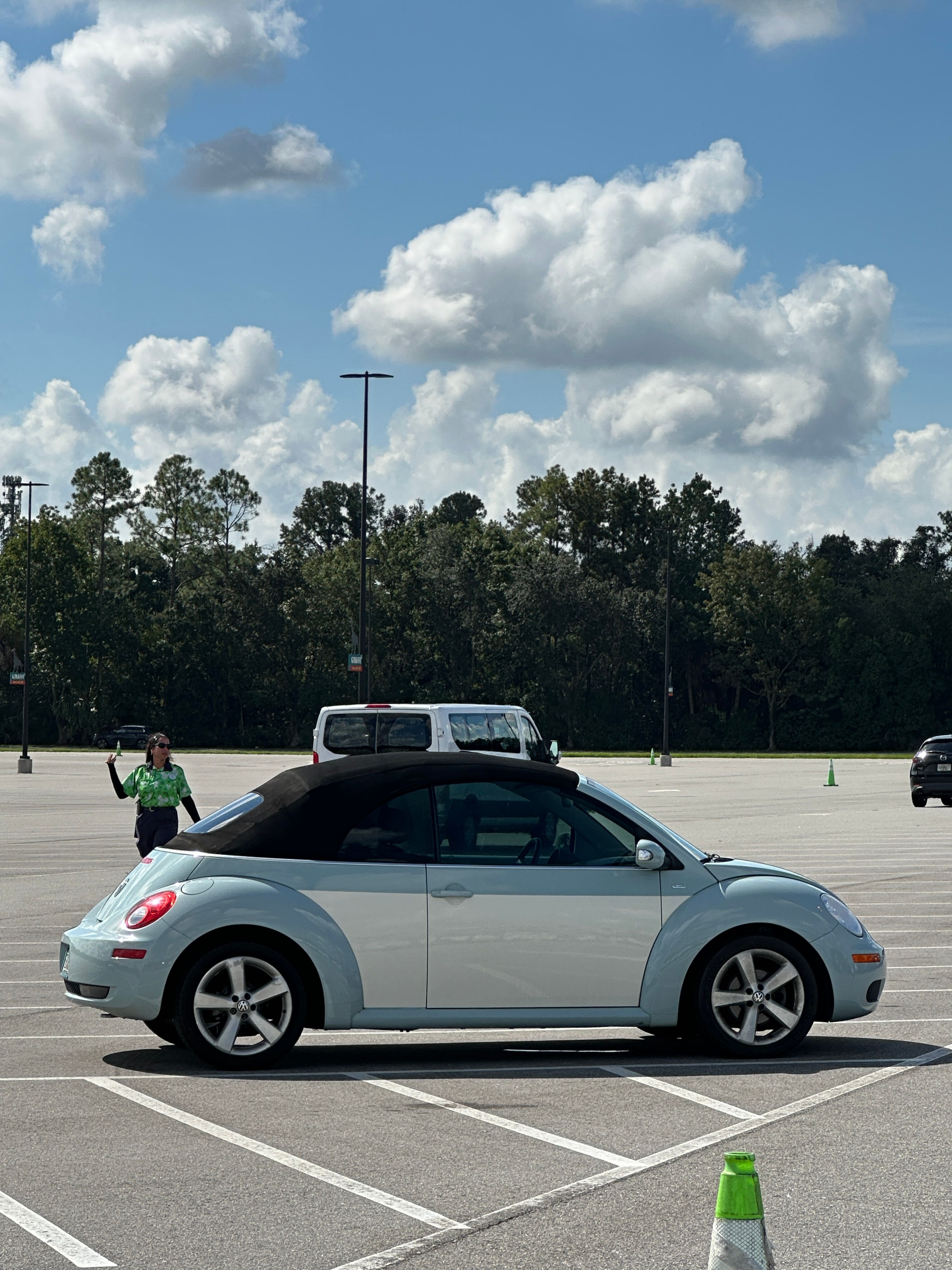Used 2010 Volkswagen Beetle Final Edition FWD image 5