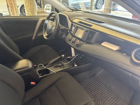 Used 2017 Toyota RAV4 LE FWD image 12