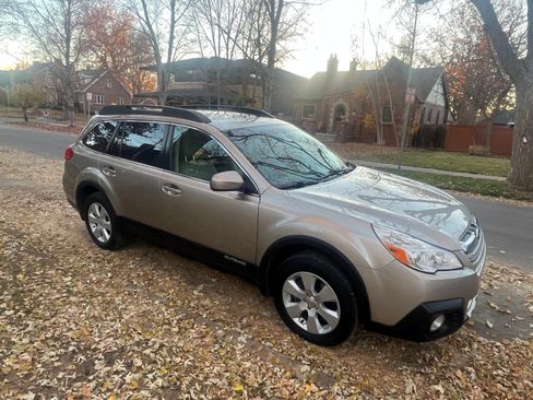 Used 2014 Subaru Outback 3.6R Limited AWD/4WD image 2