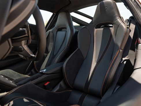 Used 2025 McLaren 750S image 6