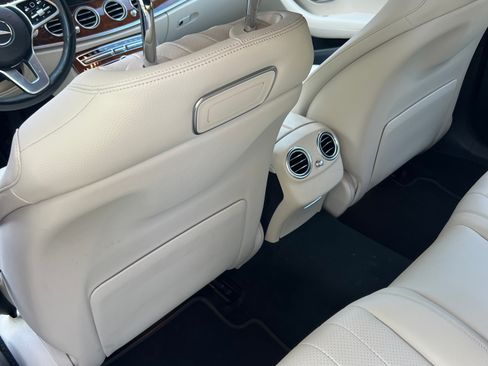 Used 2019 Mercedes-Benz E 300 4MATIC image 12