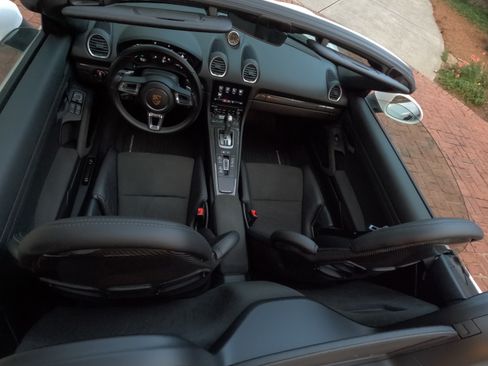 Used 2021 Porsche 718 Boxster Spyder RWD image 12