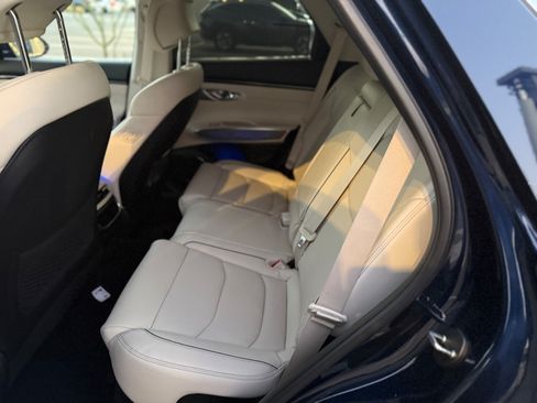 Used 2022 Genesis GV70 2.5T w/ Advanced Package image 9