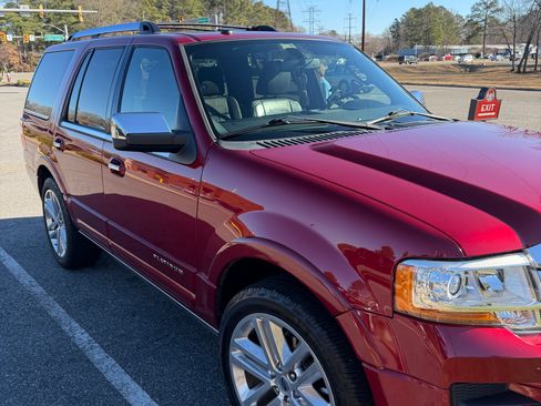 Used 2017 Ford Expedition Platinum image 6