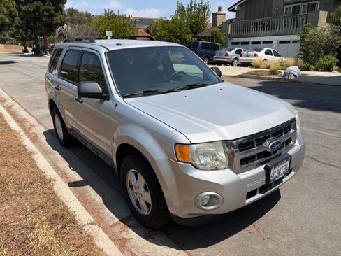 Used 2012 Ford Escape XLT FWD image 2