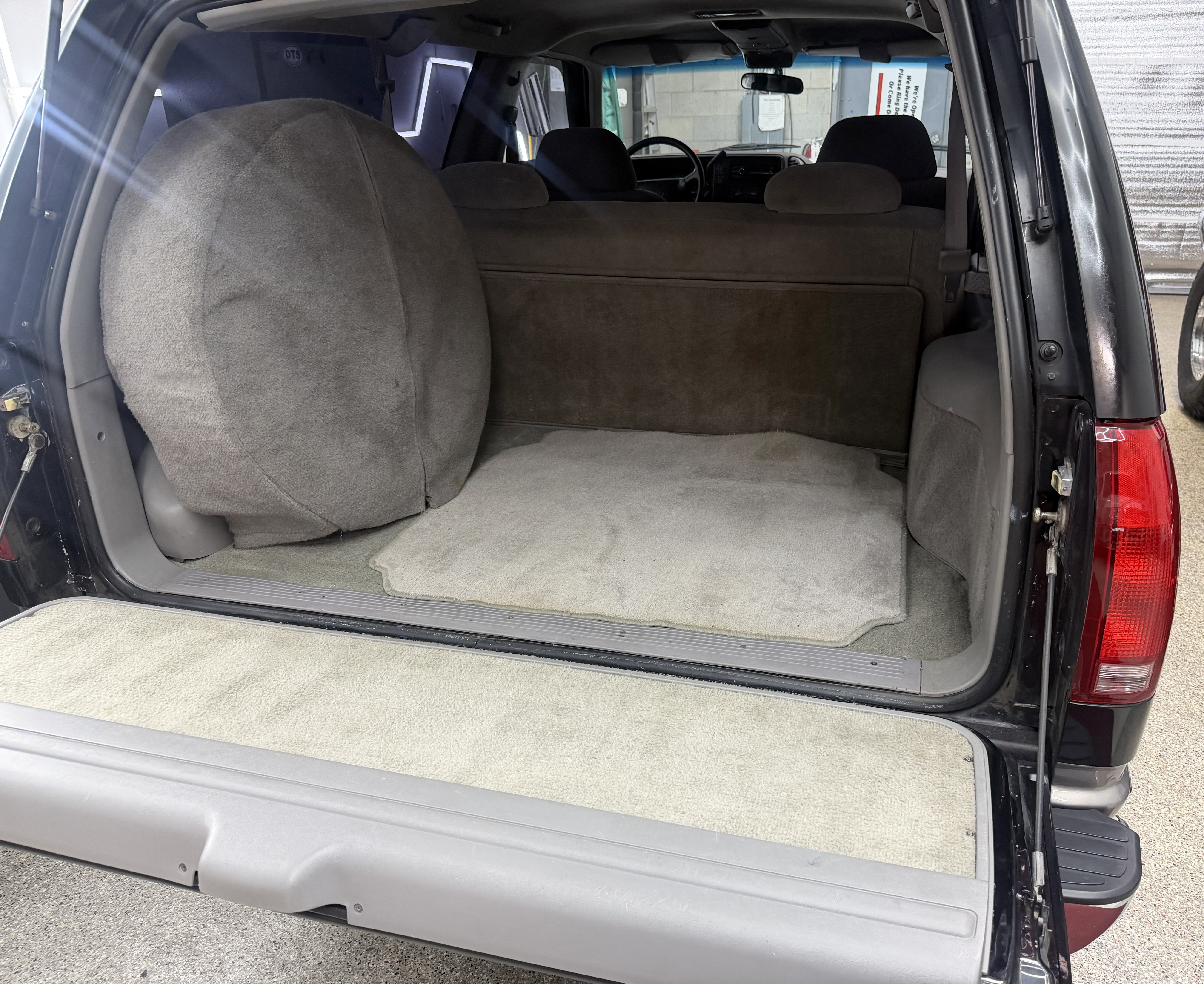 Used 1995 Chevrolet Tahoe 4WD 2-Door image 16