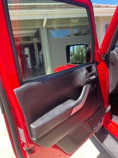 Used 2016 Jeep Wrangler Unlimited Sahara w/ Connectivity Group AWD/4WD image 16