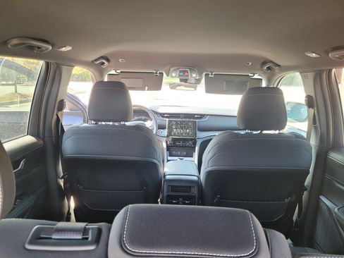 Used 2025 Jeep Grand Cherokee Laredo w/ Trailer Tow Package image 23