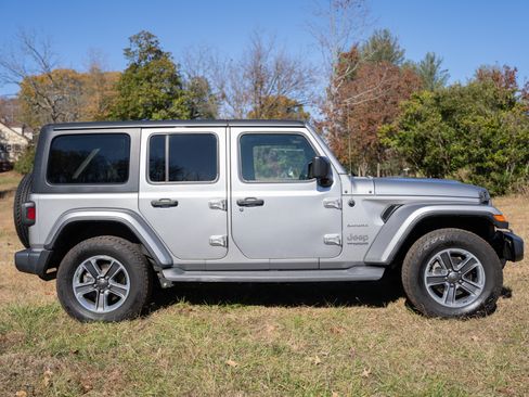 Used 2019 Jeep Wrangler Unlimited Sahara image 6
