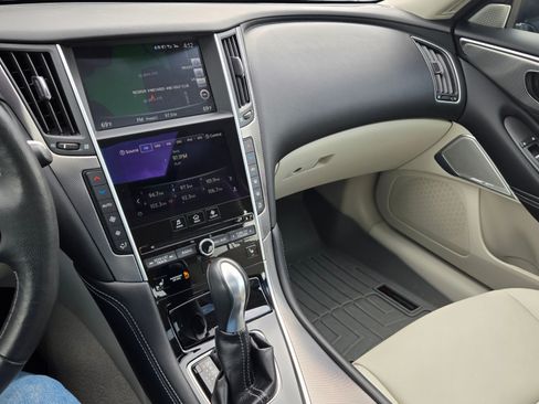 Used 2017 INFINITI Q50 3.0t Premium w/ Driver Assistance Package image 6