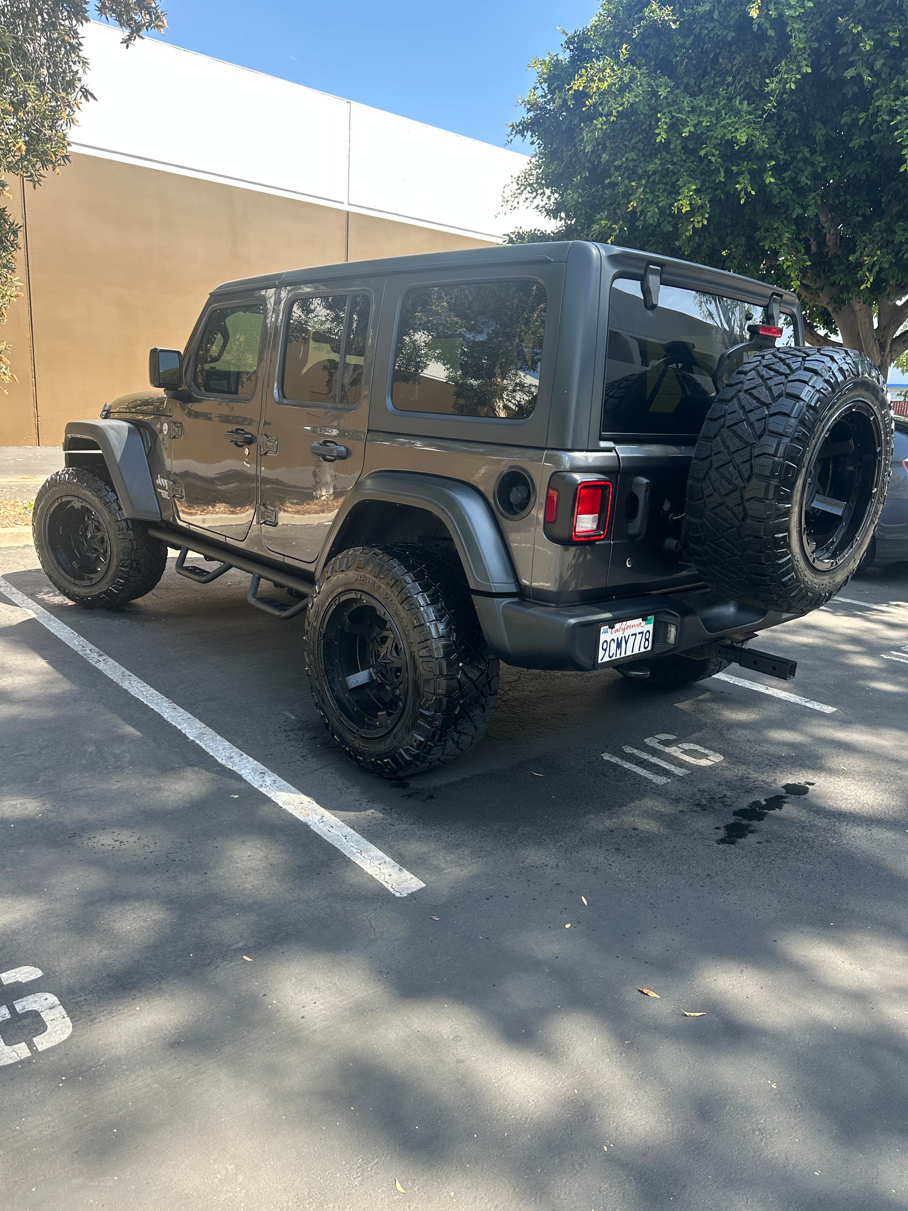 Used 2018 Jeep Wrangler Unlimited Sport S AWD/4WD image 4