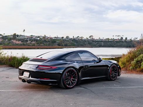 Used 2018 Porsche 911 Carrera image 2