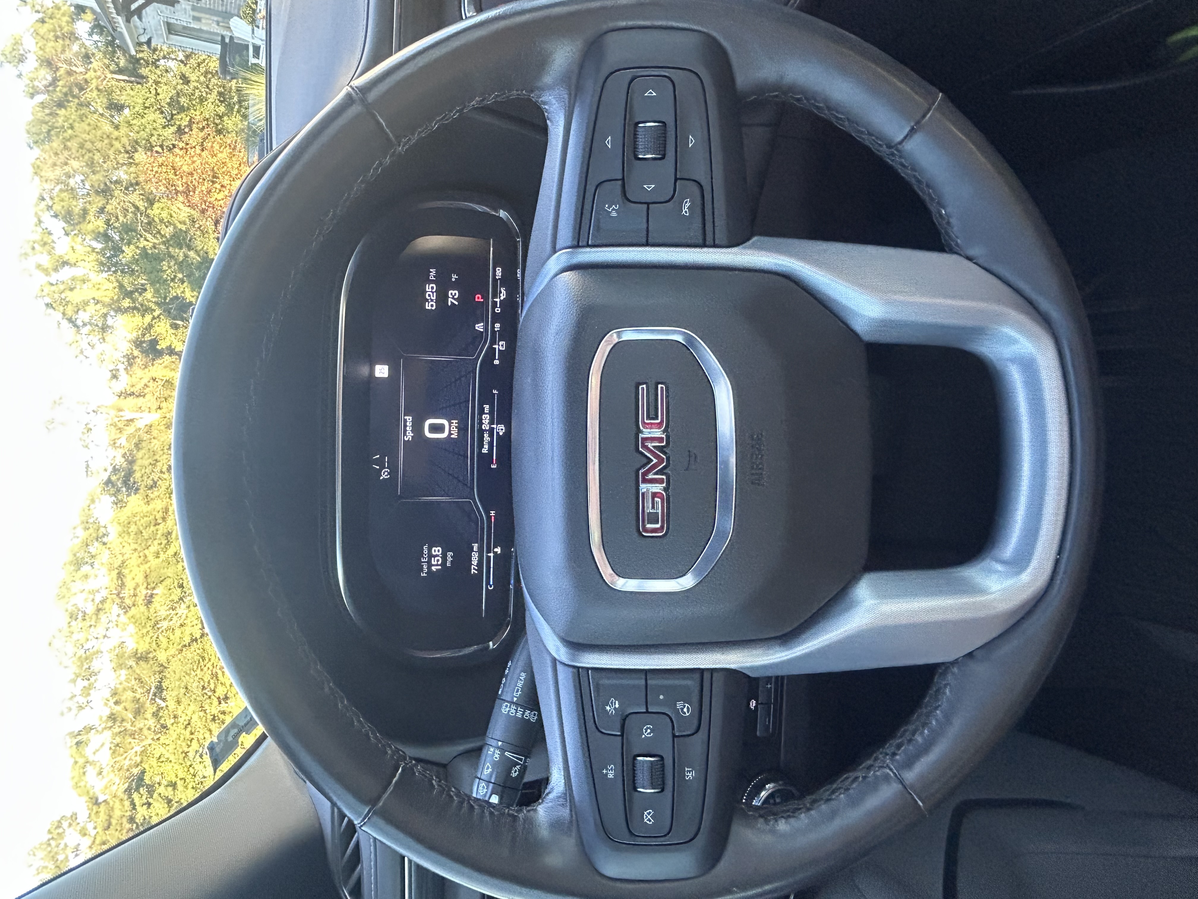 Used 2022 GMC Yukon XL SLT w/ SLT Premium Package RWD image 6