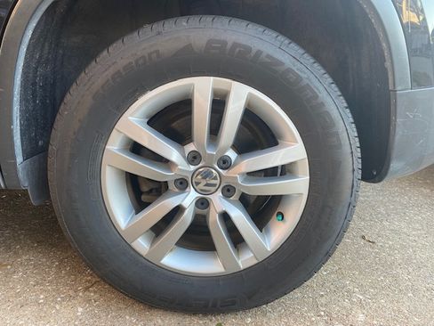 Used 2017 Volkswagen Tiguan S image 6