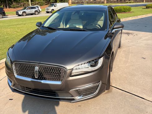 Used 2019 Lincoln MKZ Reserve w/ Reserve Plus Package FWD image 2