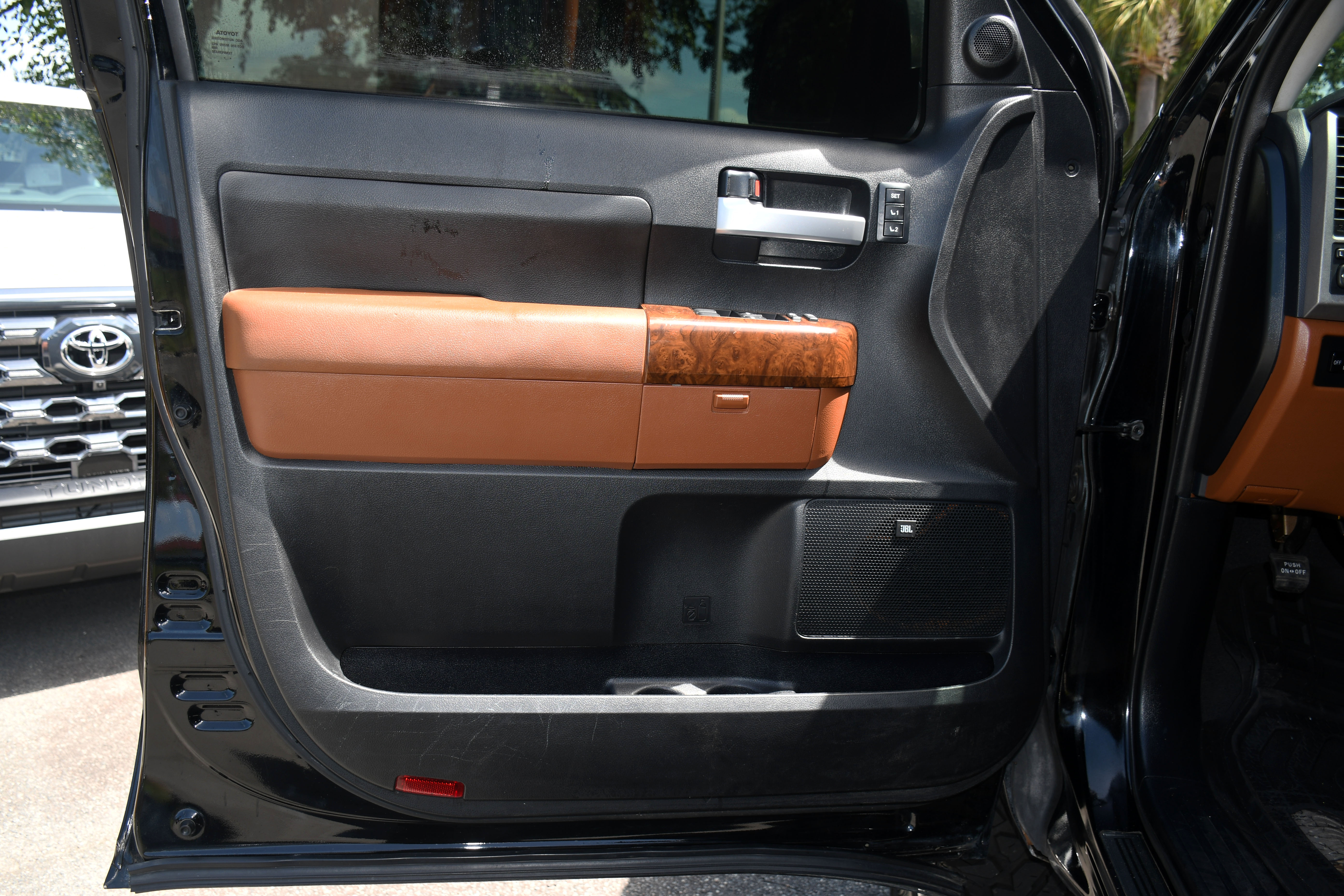 Used 2013 Toyota Tundra Platinum AWD/4WD image 8
