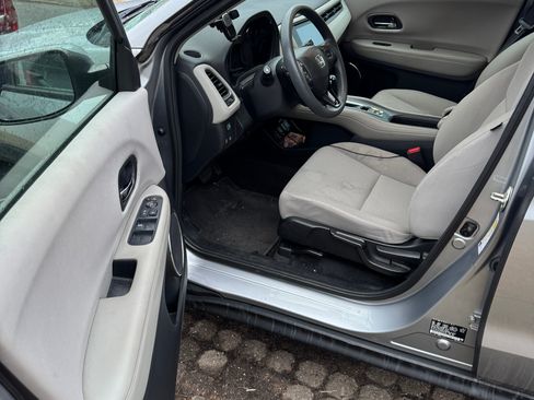 Used 2018 Honda HR-V EX image 8