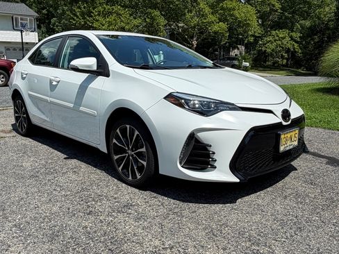 Used 2018 Toyota Corolla SE w/ Body Protection Package FWD image 2