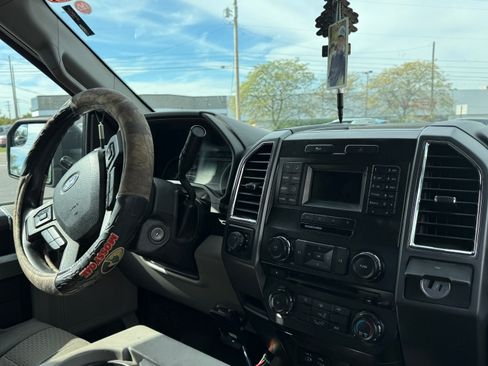 Used 2015 Ford F150 XLT w/ Trailer Tow Package image 11