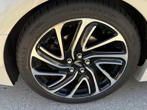 Used 2020 Lincoln MKZ w/ Convenience Package image 6