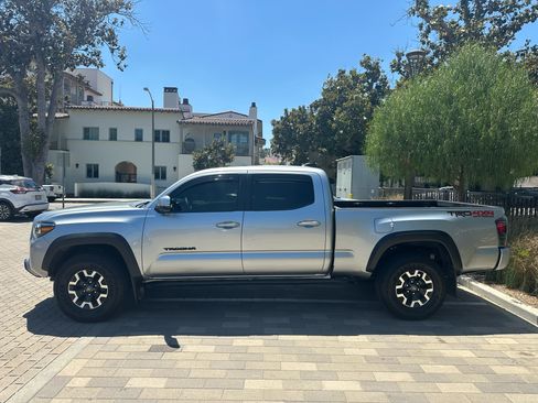 Used 2022 Toyota Tacoma TRD Off-Road w/ TRD Premium Off Road Package image 5