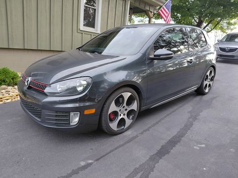 Used 2011 Volkswagen Golf 2-Door image 8