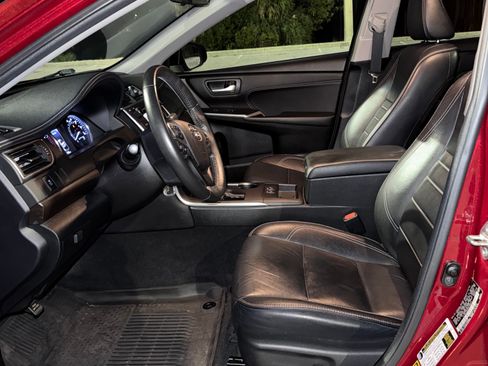 Used 2017 Toyota Camry XLE image 9