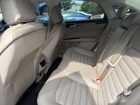 Used 2020 Ford Fusion SEL FWD image 12