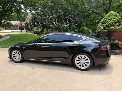 Used 2017 Tesla Model S 75 RWD image 5