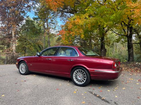 Used 2007 Jaguar XJ8 image 2
