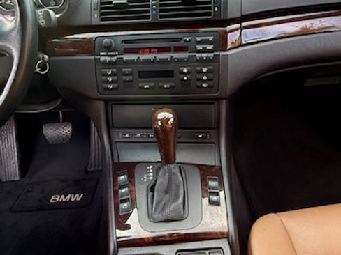 Used 2005 BMW 330Ci Convertible image 9