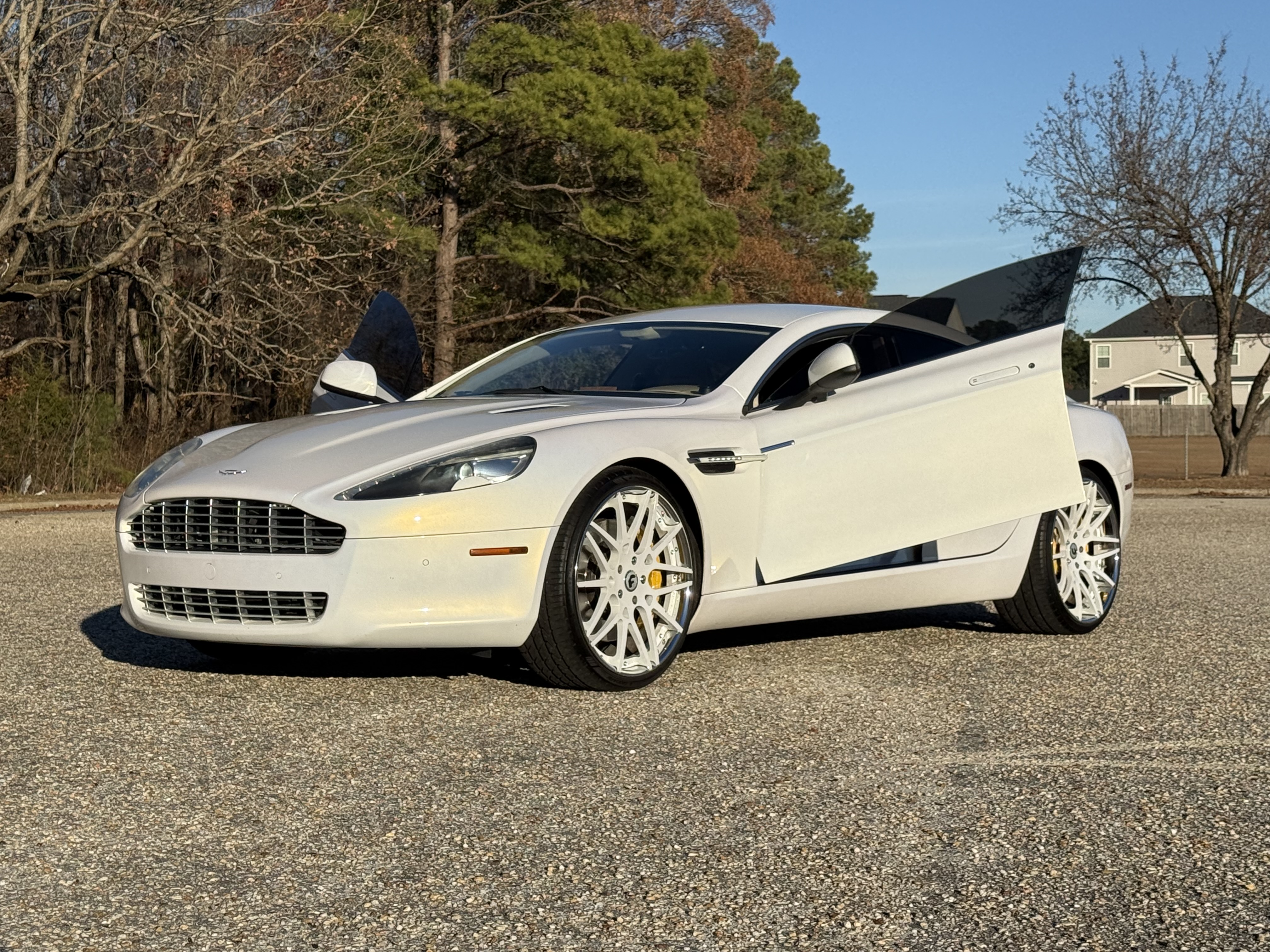Used 2010 Aston Martin Rapide RWD image 1