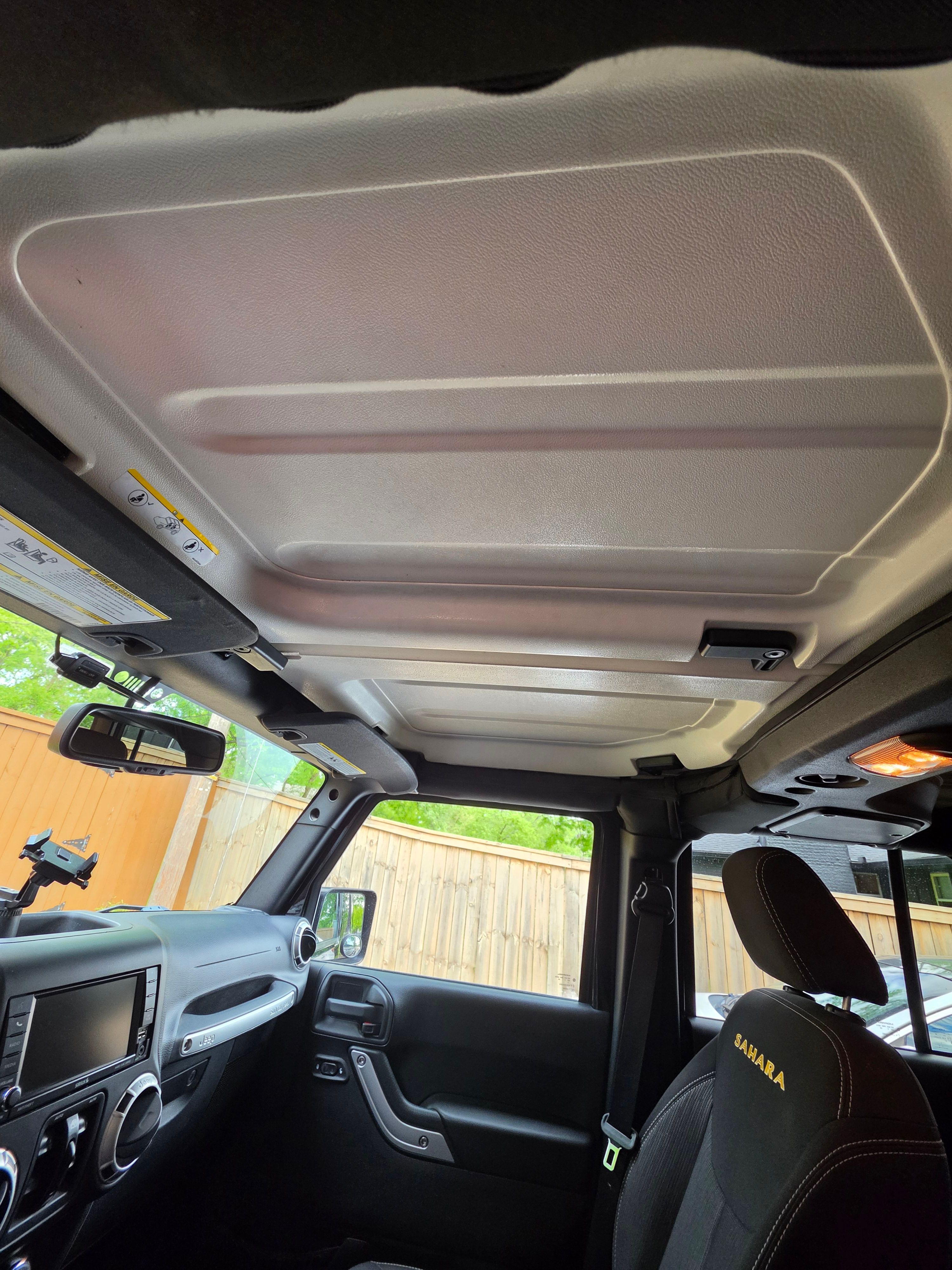 Used 2015 Jeep Wrangler Unlimited Sahara w/ Connectivity Group AWD/4WD image 13