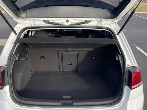 Used 2017 Volkswagen e-Golf SE image 6