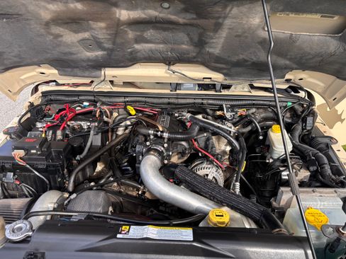 Used 2011 Jeep Wrangler Unlimited Rubicon w/ Dual Top Group image 9