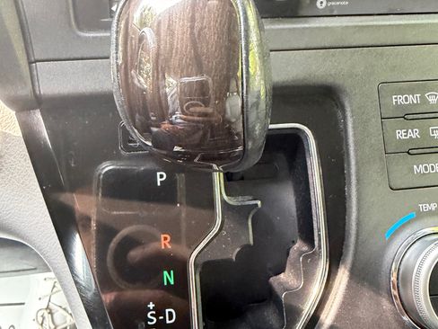 Used 2018 Toyota Sienna XLE image 6