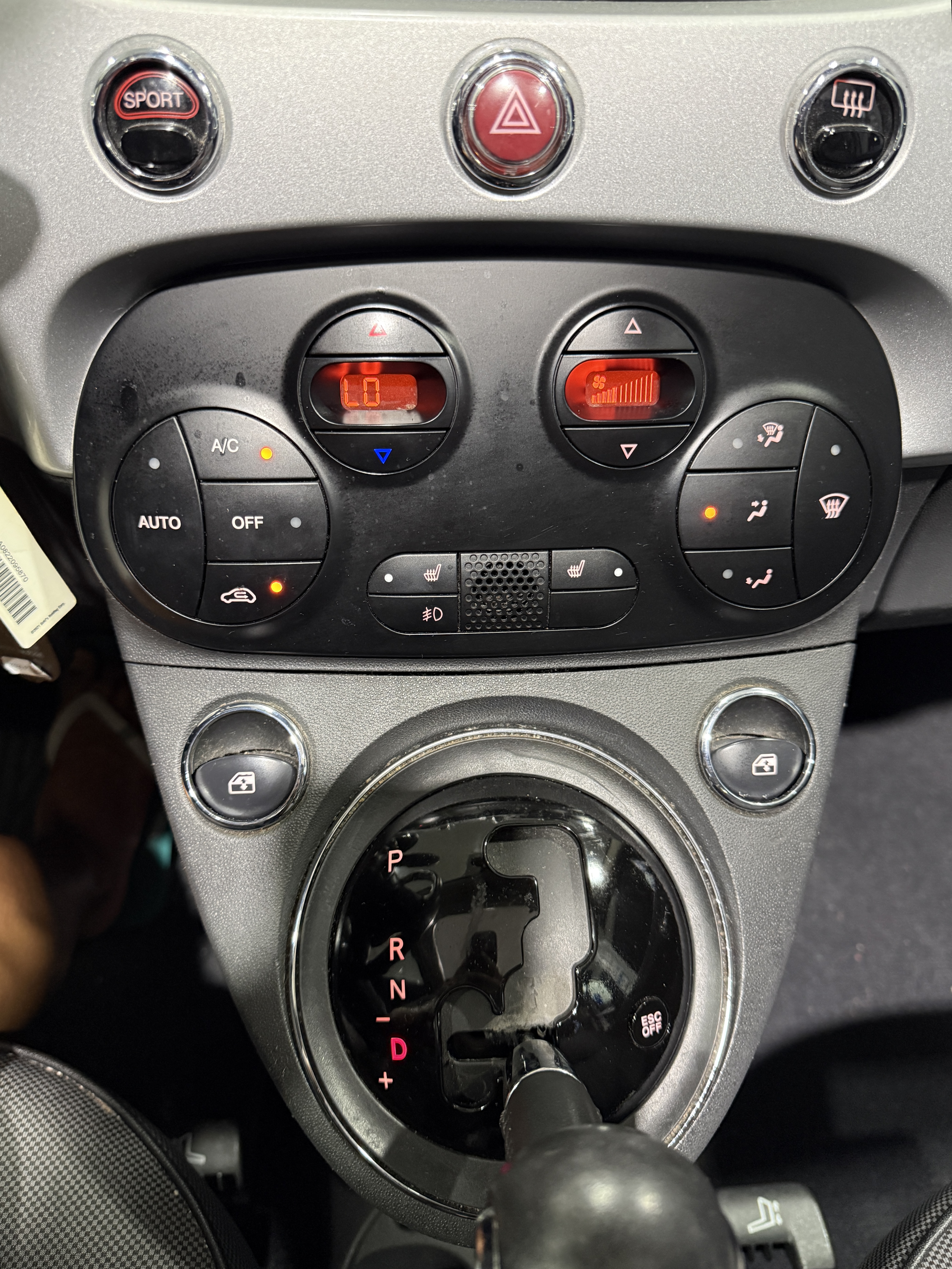 Used 2012 FIAT 500 Lounge w/ Convenience Group FWD image 2