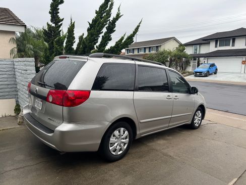 Used 2007 Toyota Sienna CE image 4