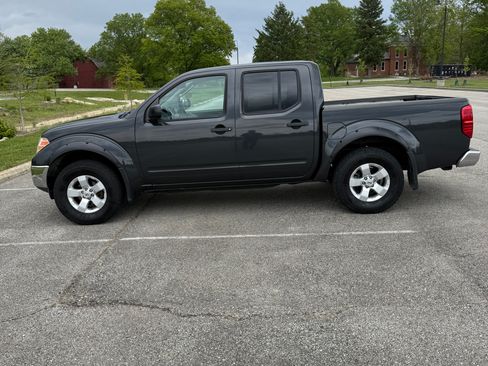 Used 2011 Nissan Frontier SV w/ SV Premium Utility Pkg AWD/4WD image 8
