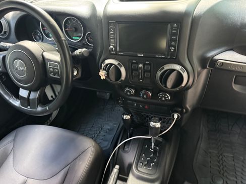 Used 2015 Jeep Wrangler Unlimited Sport w/ Quick Order Package 24S AWD/4WD image 11