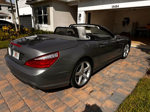 Used 2013 Mercedes-Benz SL 550 image 2