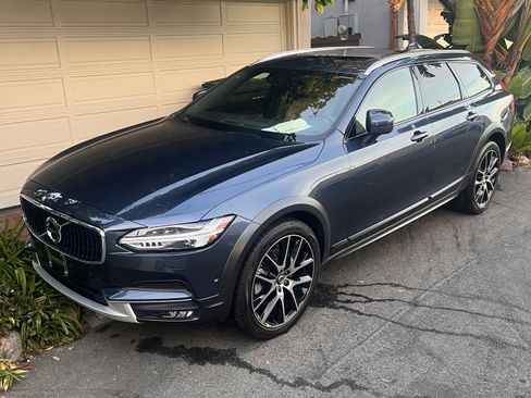 Used 2018 Volvo V90 T6 Cross Country w/ Convenience Package image 1