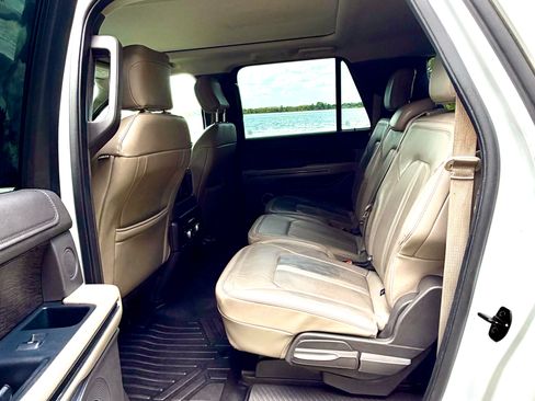 Used 2018 Ford Expedition Max Limited RWD image 10