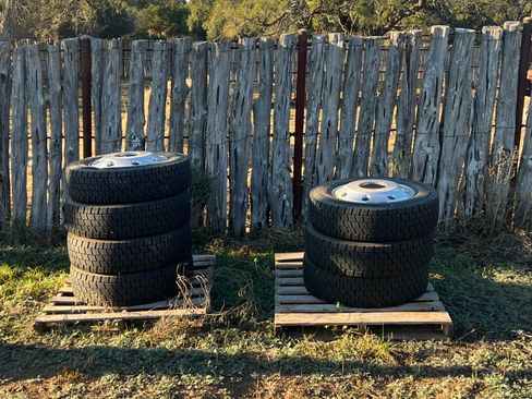 Used 2025 Ford F450 Platinum w/ FX4 Off-Road Package image 23