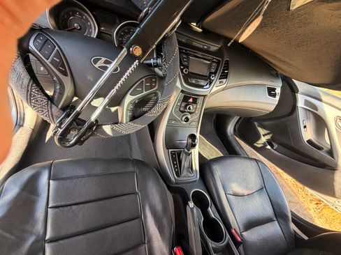 Used 2014 Hyundai Elantra Limited FWD image 2