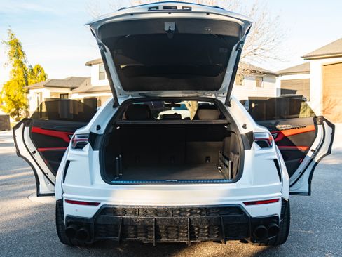 Used 2019 Lamborghini Urus image 4